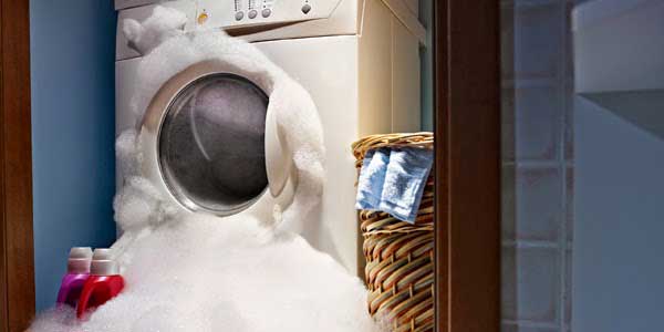 Máy giặt inverter trào bọt, phải làm sao?